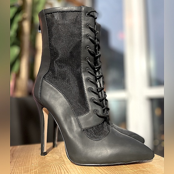 PrettyLittleThing Shoes - PrettyLittleThing Black Mesh Insert Lace Up Boots